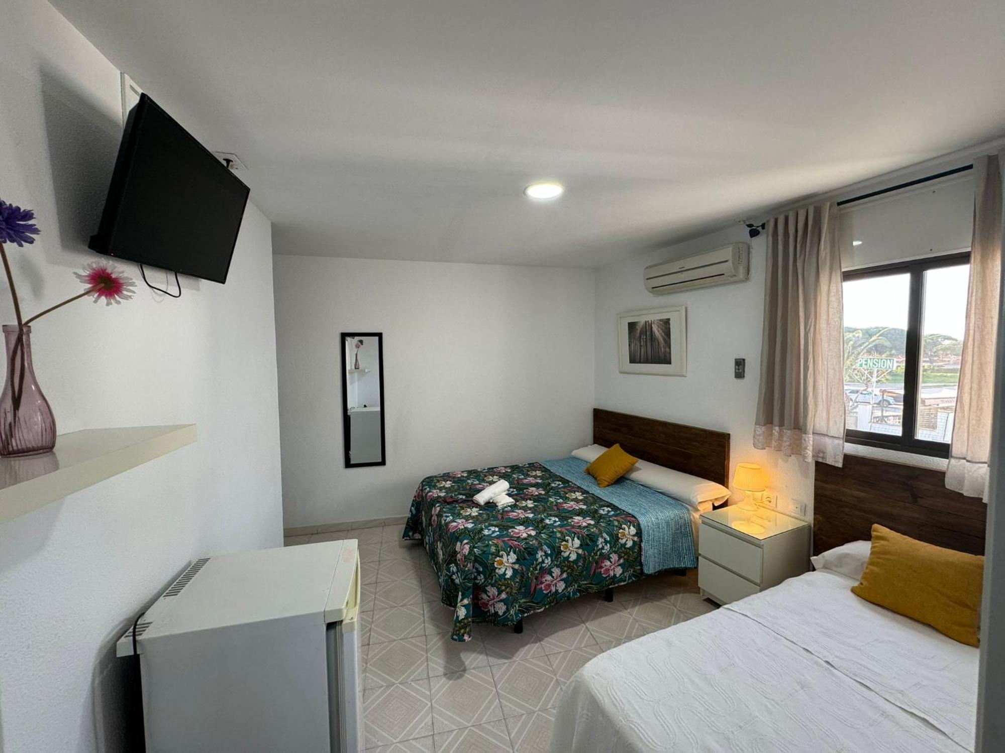Hostal Avenida كونيل ذي لا فرونتيرا المظهر الخارجي الصورة